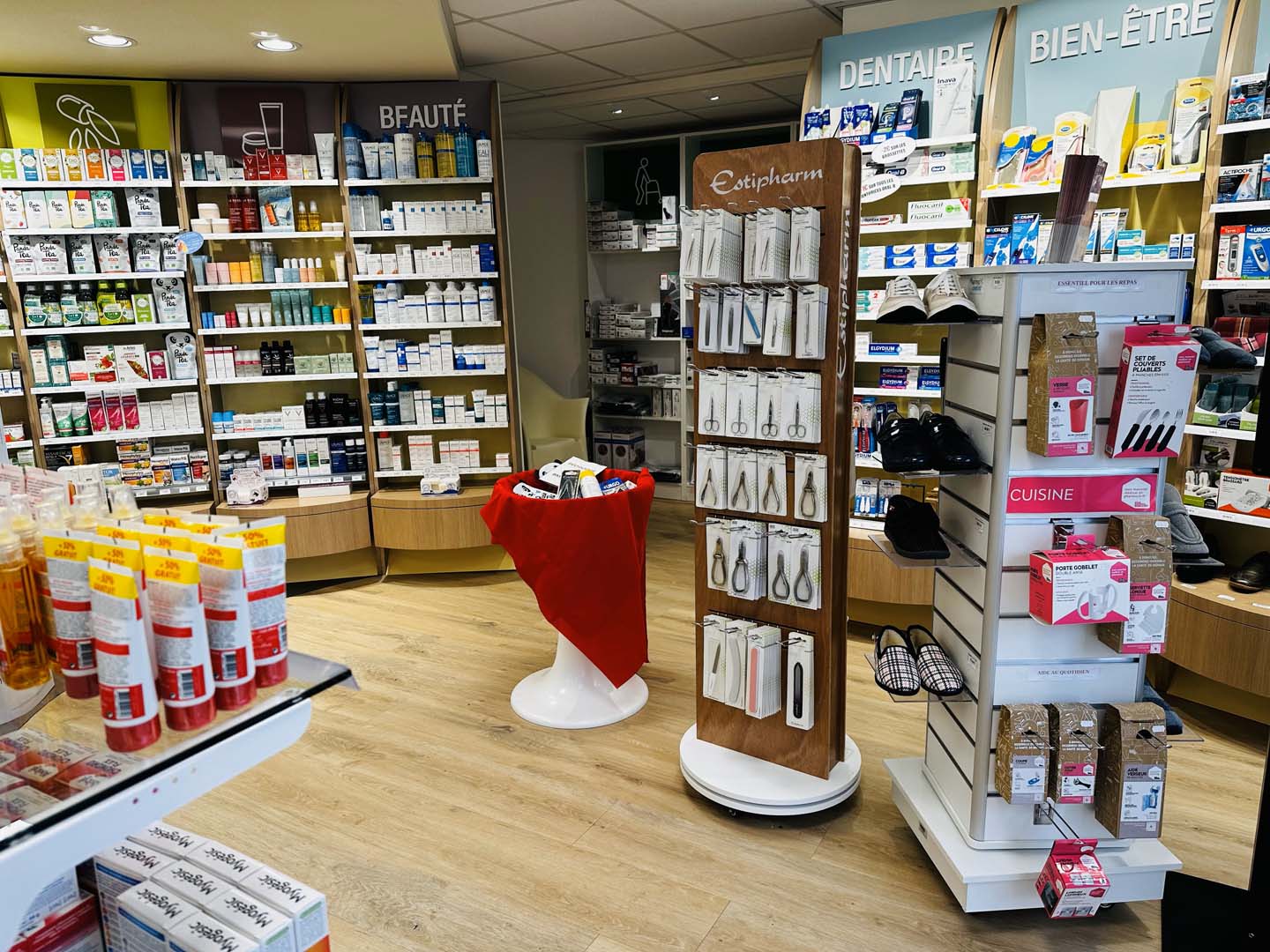 Pharmacie Centrale Lezay (5) Pharmacie Centrale Lezay (5)